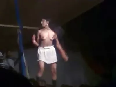 Rinnakas chretoska läheb naabri juurde kiirelt seksima. seks video xxx