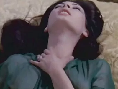 Tüüp oli kuradis küpset kasuema, kes koristas kööki xx seks film ja leidis oma aluspüksid kraanikausist.