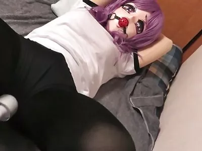 Tugeva iseloomuga tüdruk www xxx sek mädastab kana valgete munadega.