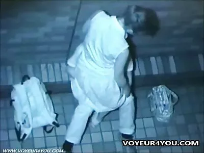 Rinnakas Masha vilgutab oma tasuta seksivideod maitsvat tagumikku ja rindu.