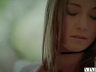 Ta andis xxxpornseks oma majas varju kiisule naabrile ja soojendas teda kamina ääres sooja riistaga.