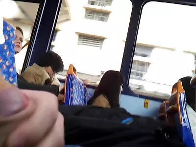 Tõmbas koju lihaselise žigolo, et süüa oma mahlast xxxn seks MILF perset.
